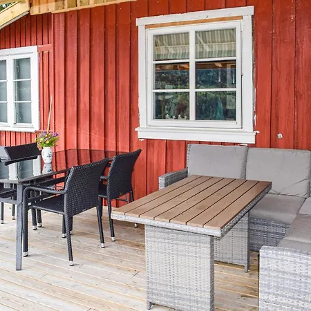 Strandbu Holiday home Vraliosen